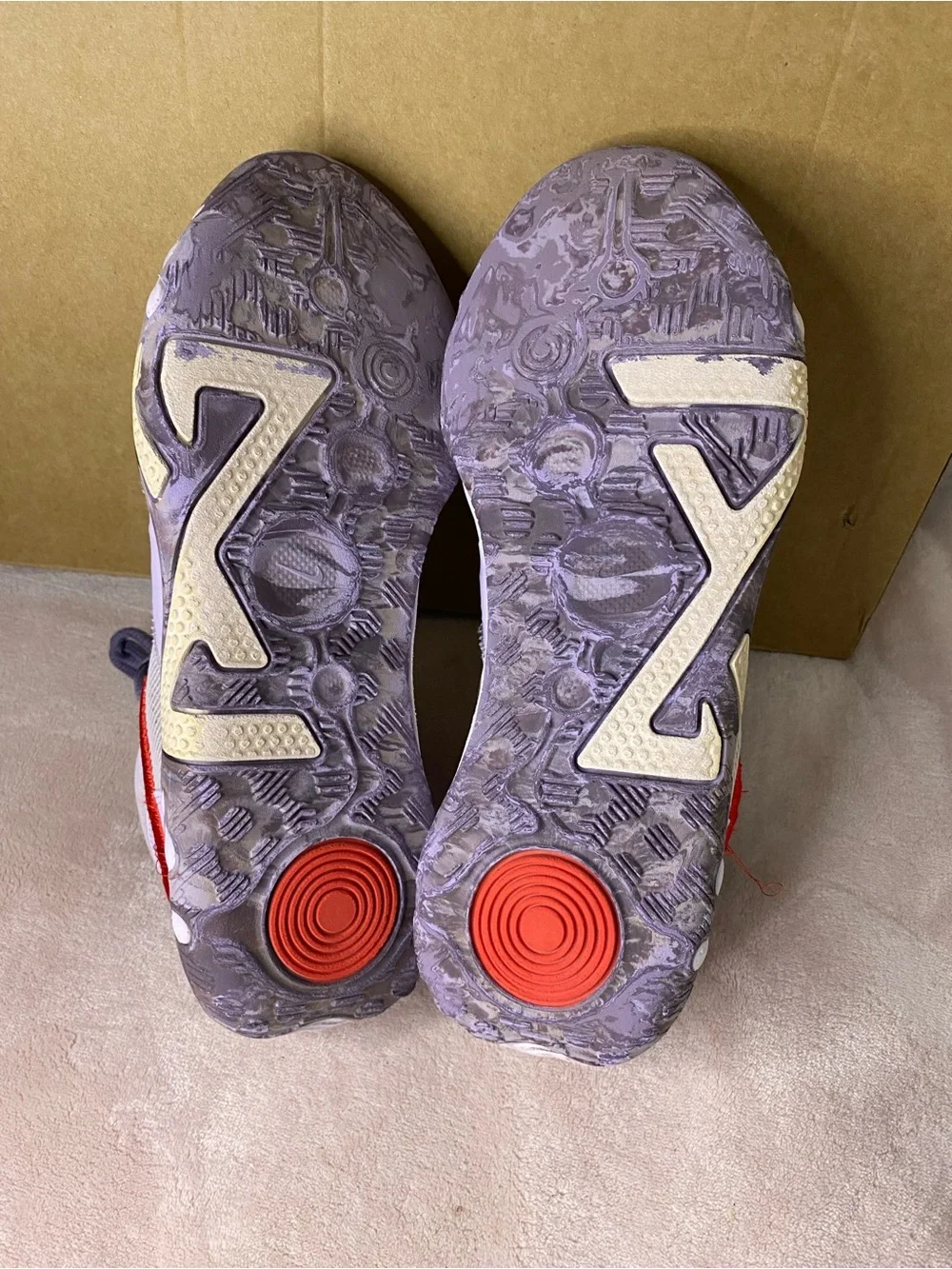 Nike mens Athletic Sneakers in Lavender and Lime Accent size 8.5